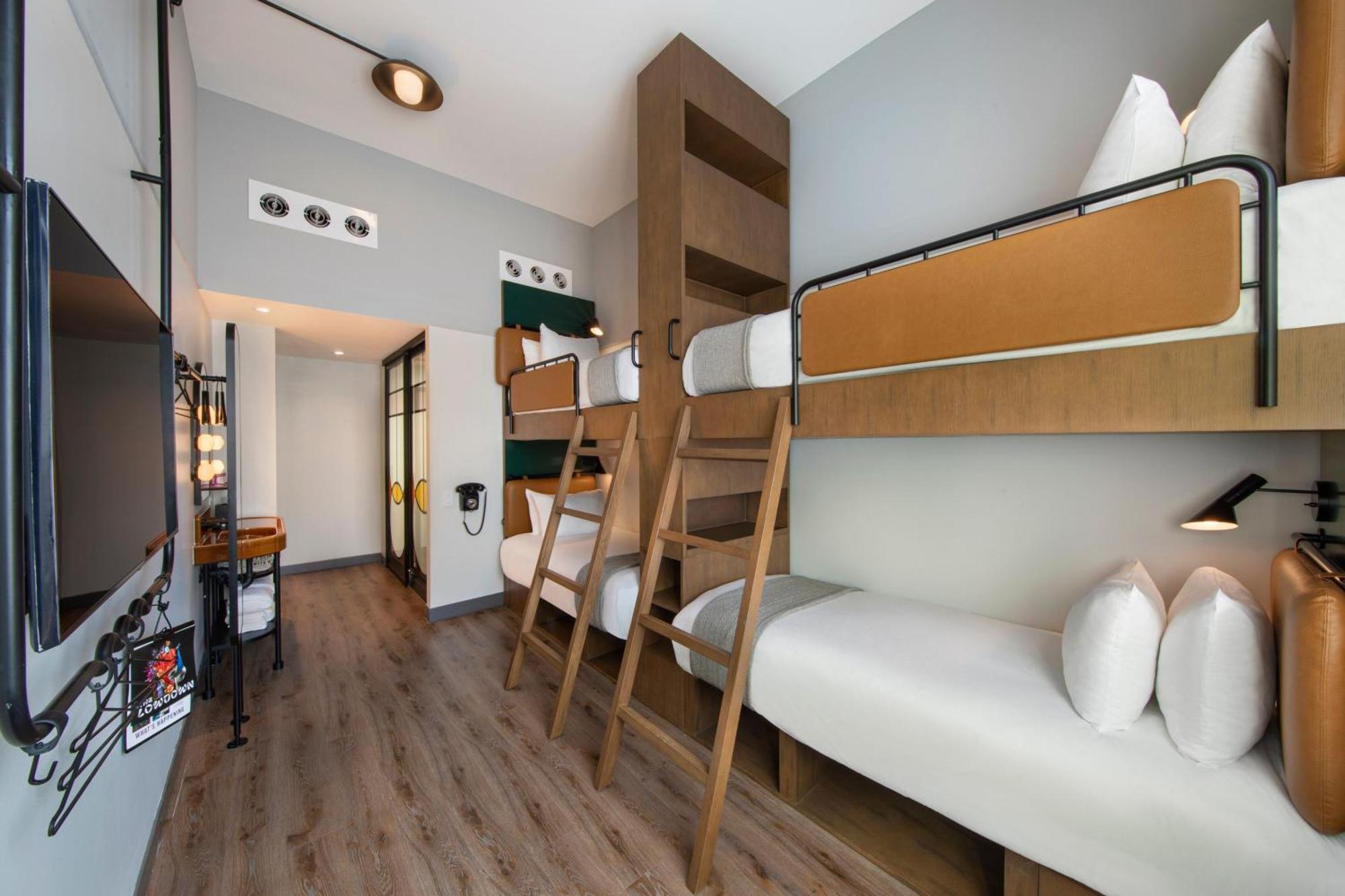 Moxy Nyc Lower East Side Ню Йорк Екстериор снимка